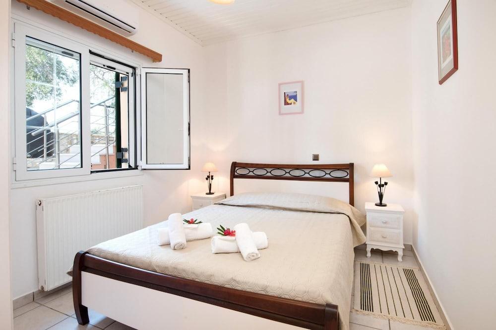 Villa Stephania Private Pool Walk To Beach Sea Views A C Wifi 2890
