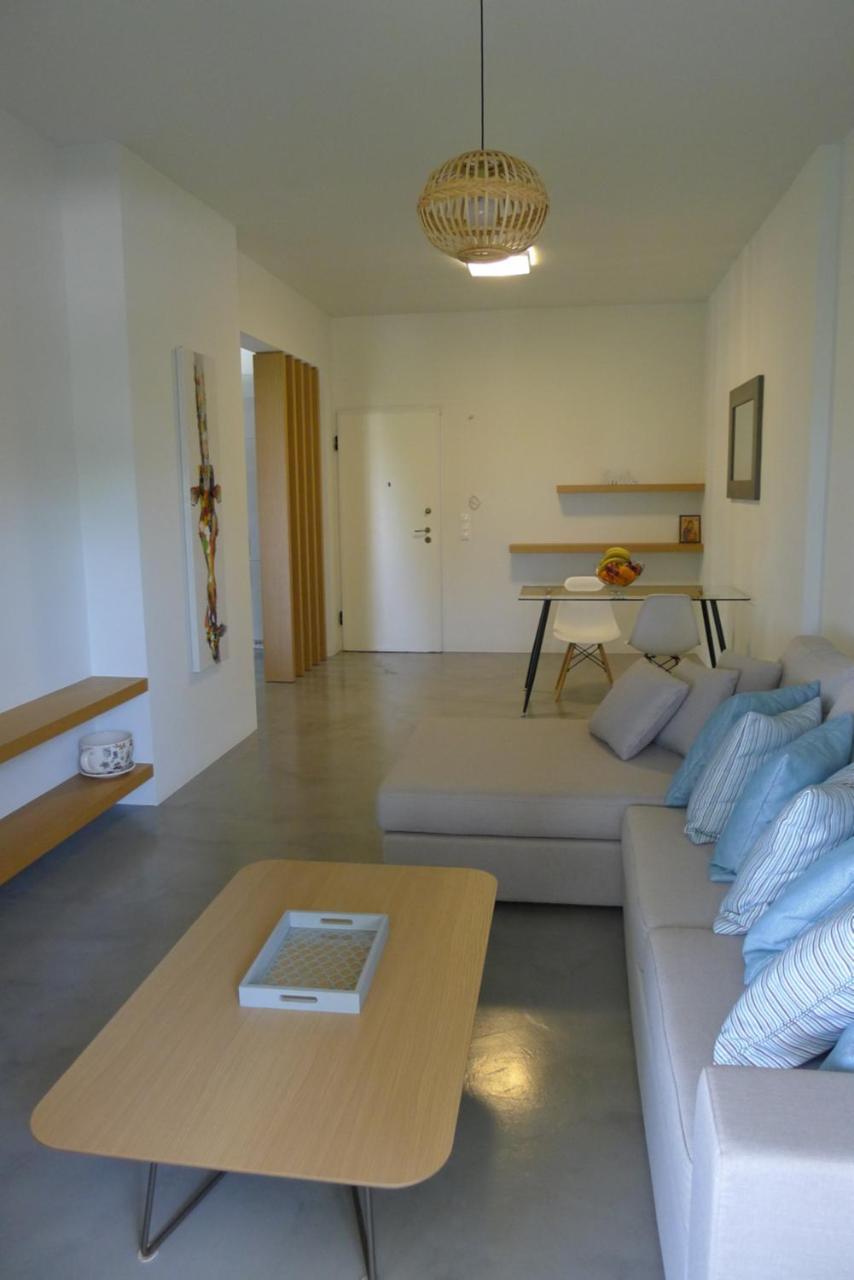 Deluxe Apartment In Vouliagmeni