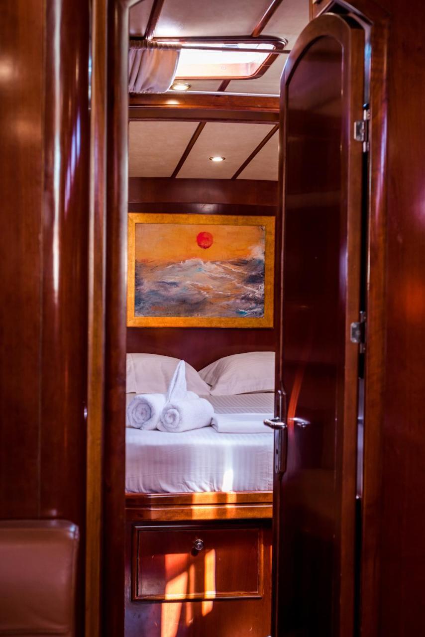 Boat Aiolis In The Athenian Riviera!