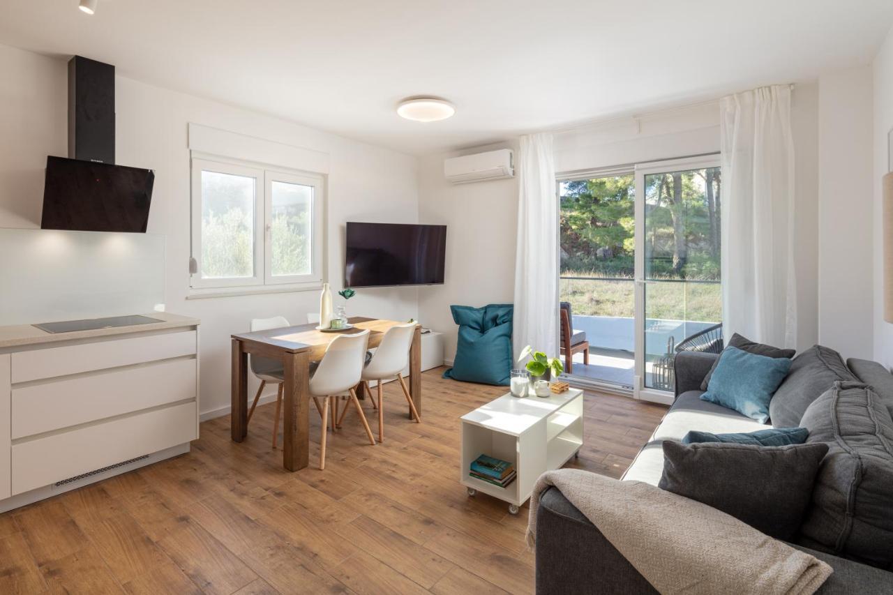 Apartment With Terrace & Parking Near Beach