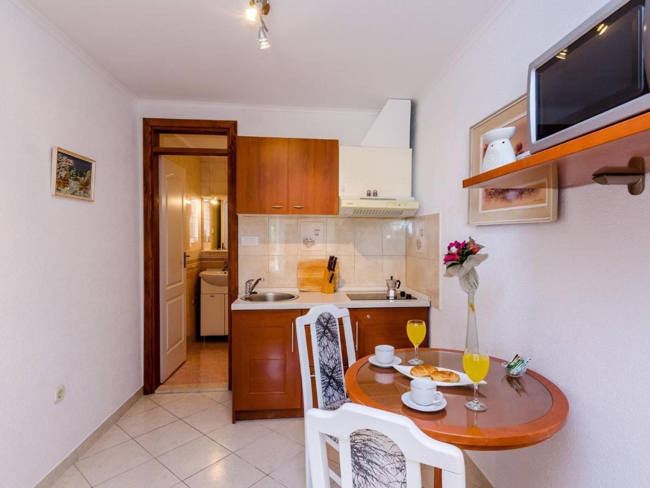 Apartments Nicol Studio With Terrace