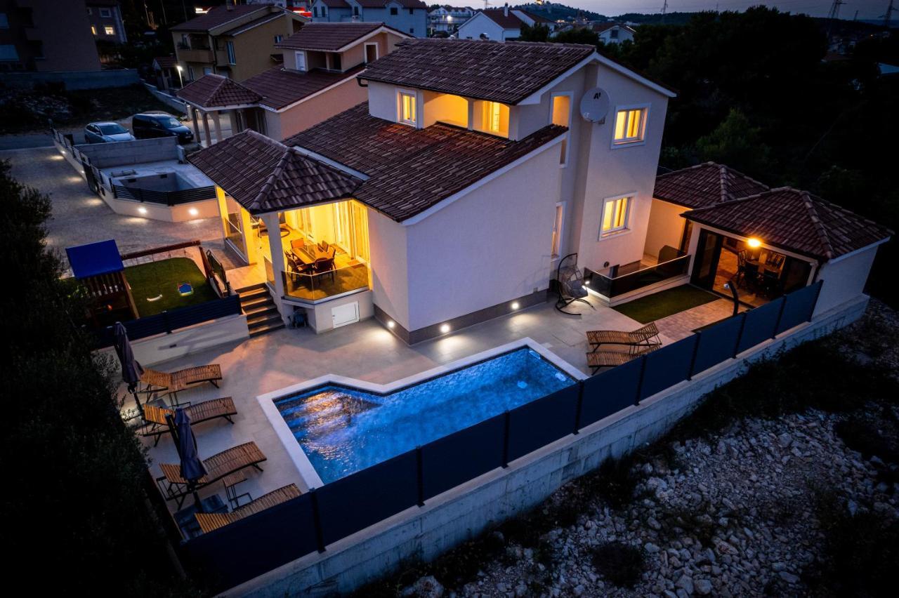 Villa G