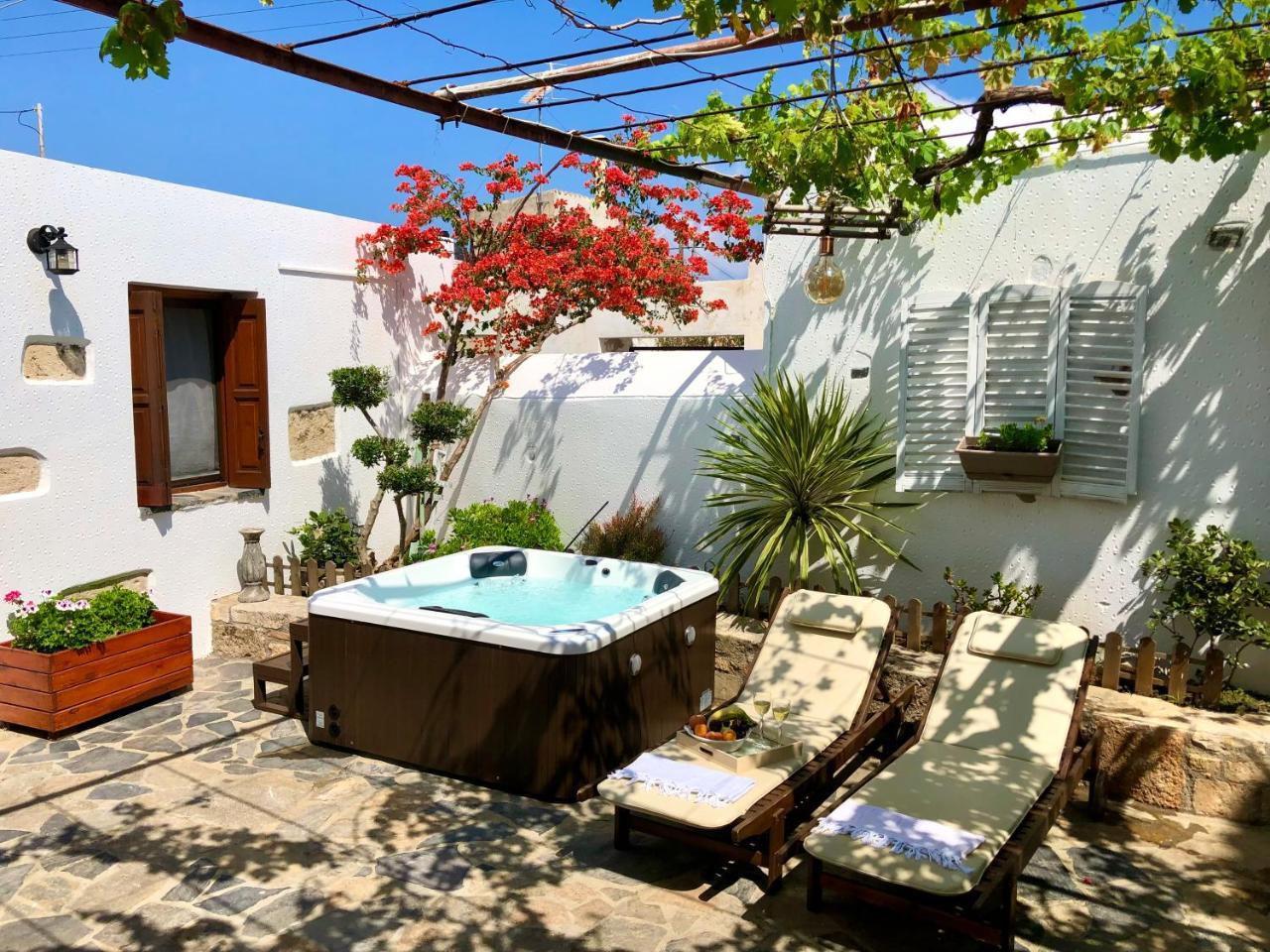 Avli Traditional Home With Private Jacuzzi