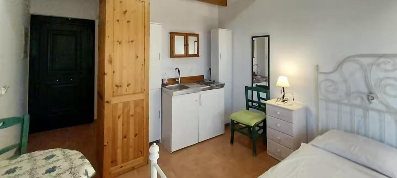 Mondo Cosseri Villa Rossa-dorothea & Mondo Cosseri Villa Rossa-penelope, With Own Shared Pool