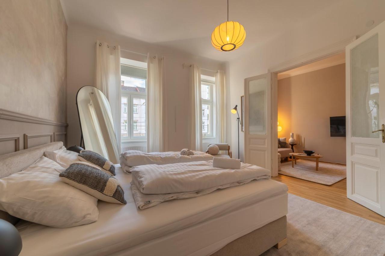 Urban Living Apt 4