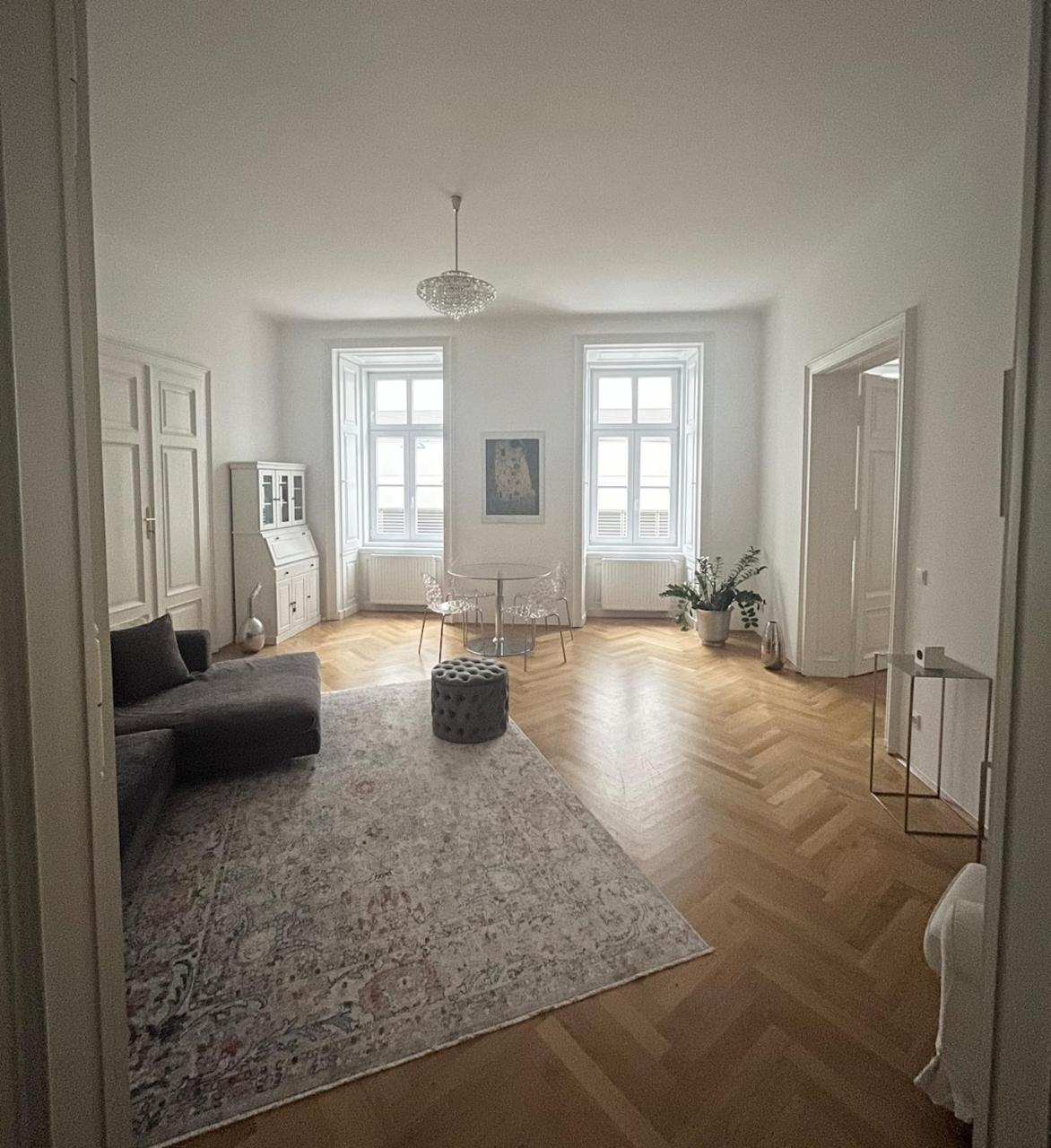 Spacious & Elegant, Ideal Location
