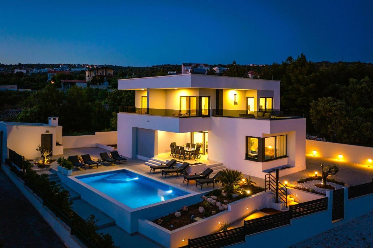 Luxuriose Villa Dolce Vita Direkt Am Meer Mit Privatem Pool Und Parkplatz