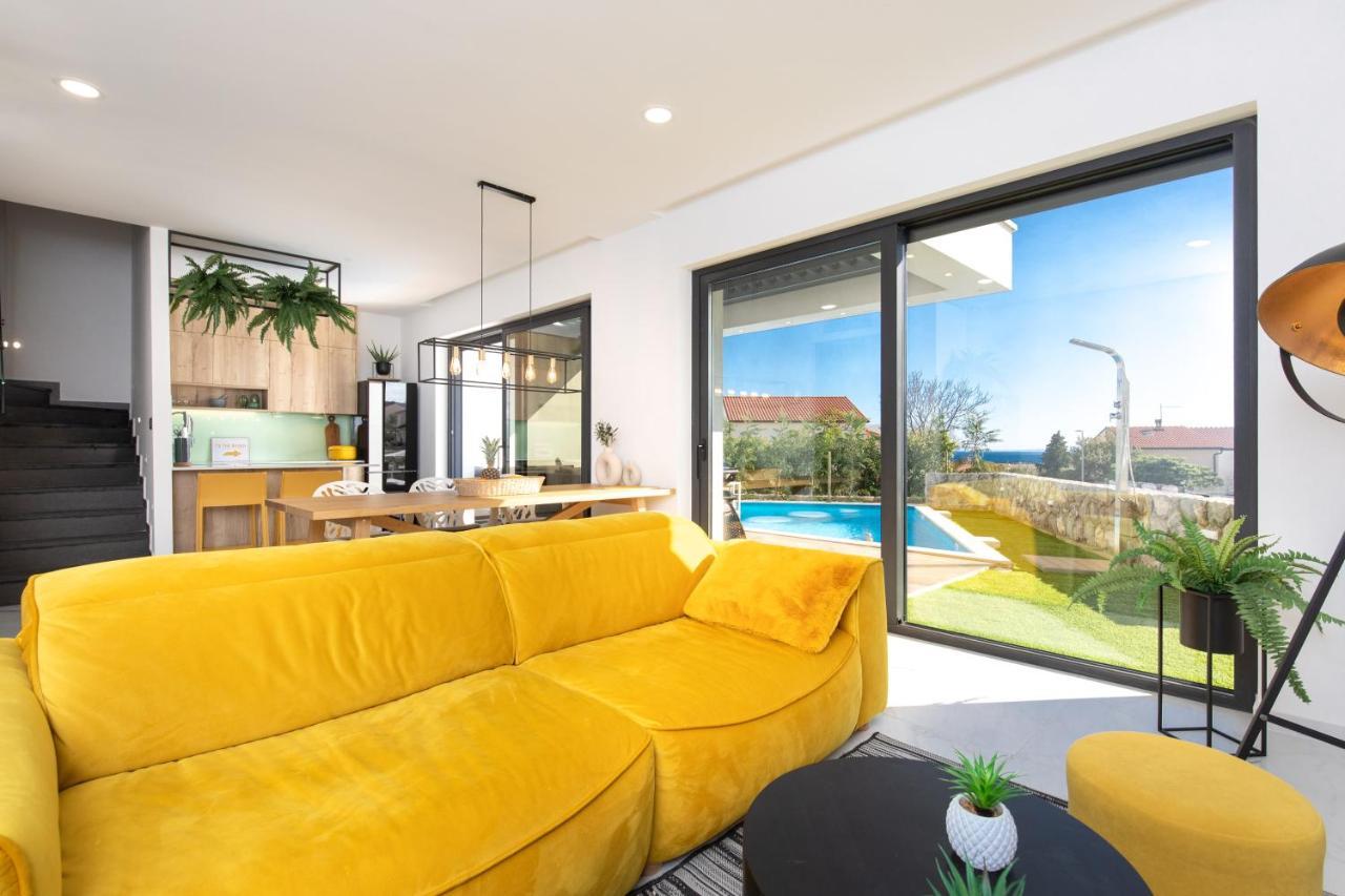 Villa Nina-3 Bedroom Villa With A Pool & Hot Tub