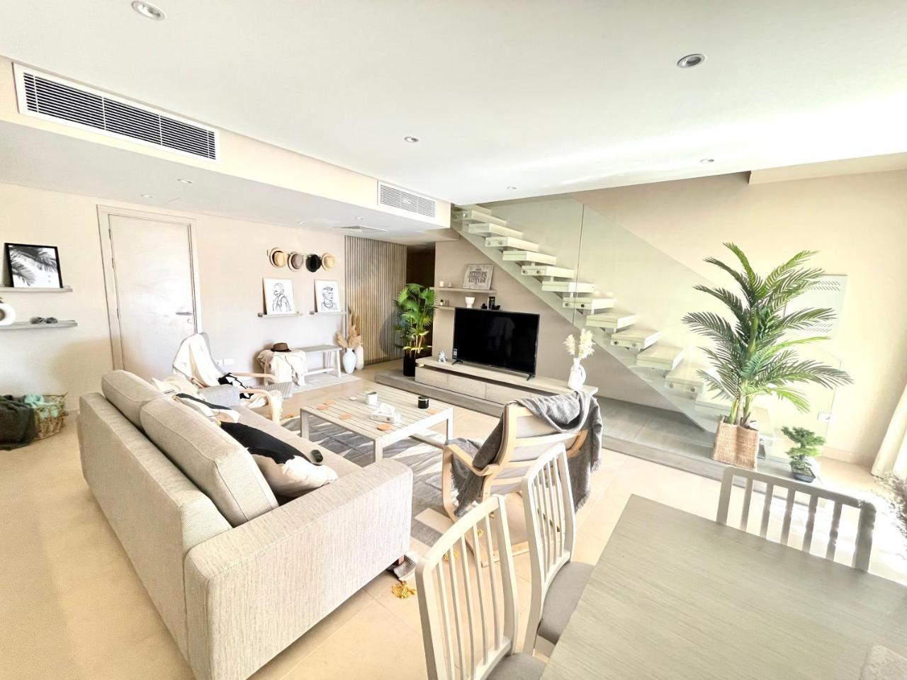 A Stunning Seaview Penthouse; 3bedrooms + Nanny