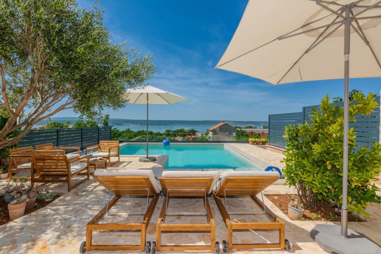 Holiday House Gloria Patri