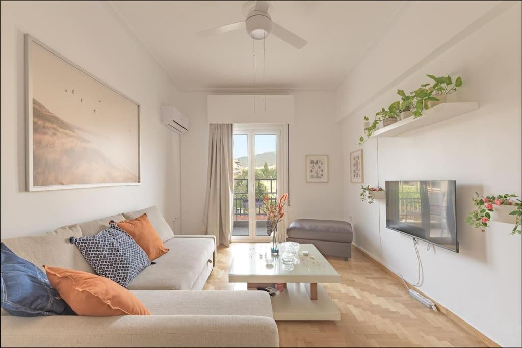 Sunny Central Luxury 50 Sm With Balcony View 4th Floor