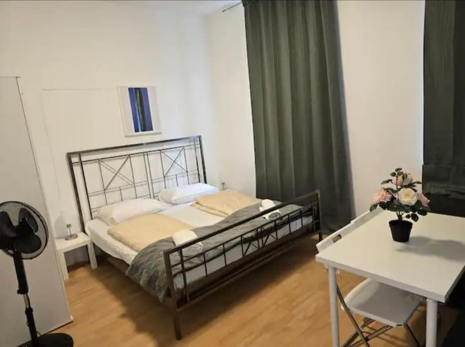 6br Apartment / Shared Garden Near Lorenz Bohler & Danube