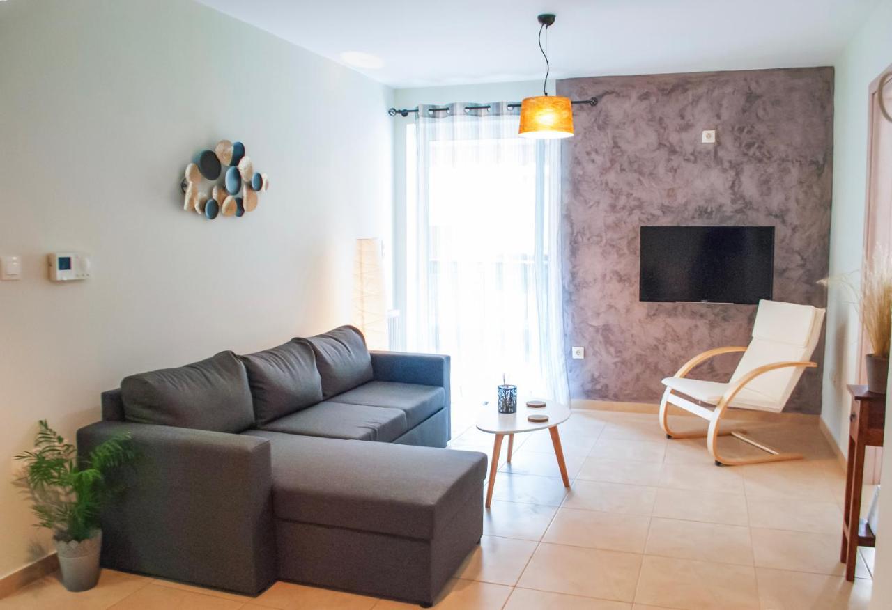 Your Athenian Hideaway: Cozy Apartment In The City Center
