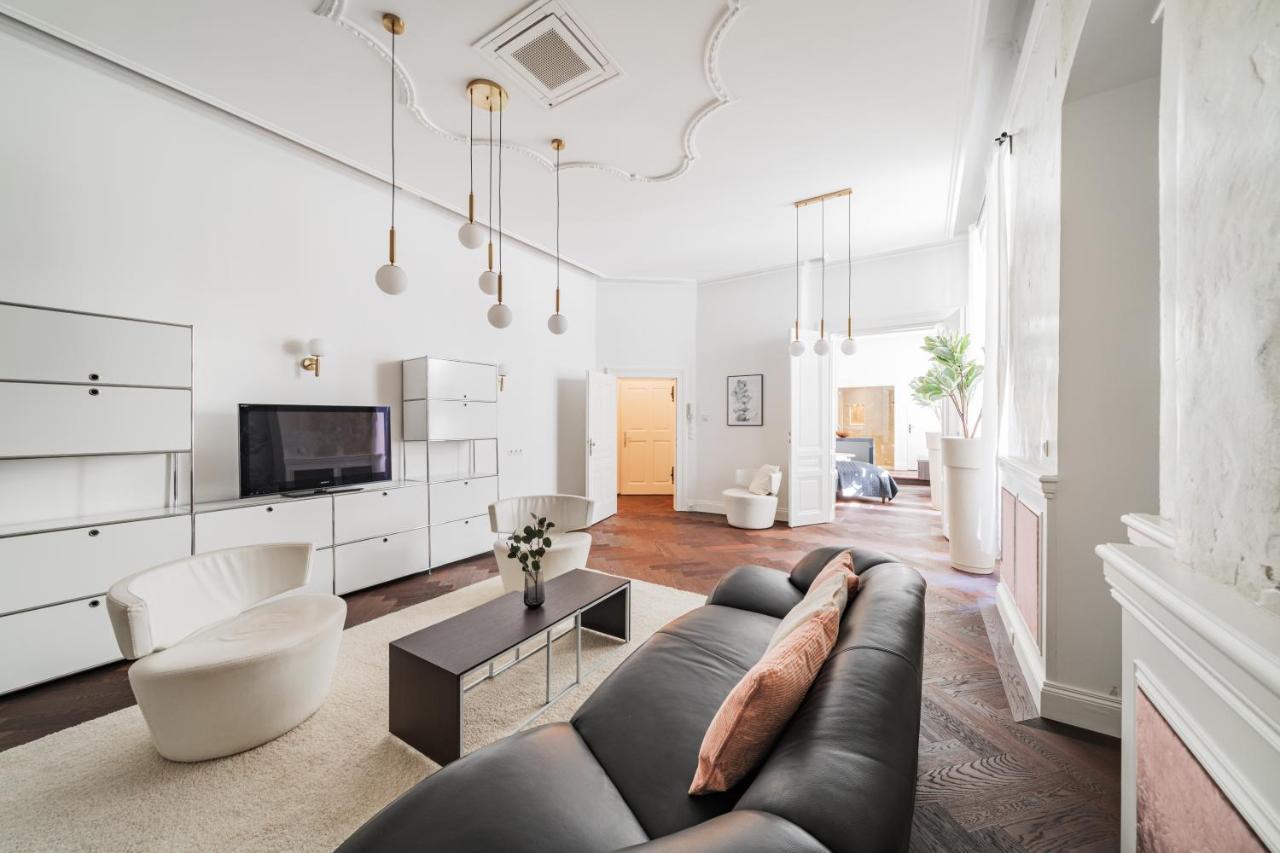 Luxury Designer Home In Center Of Vienna