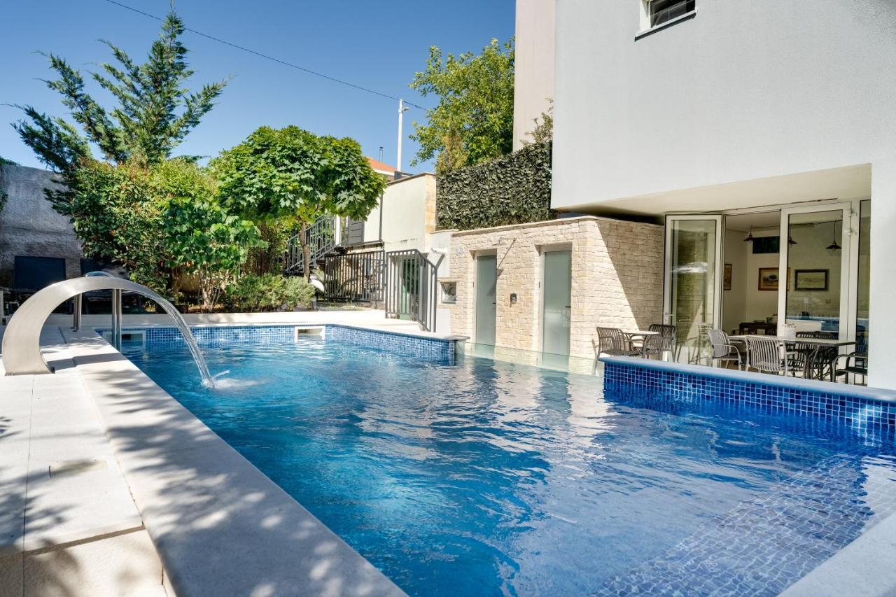 Villa Hedonia With Heated Pool, Diklo