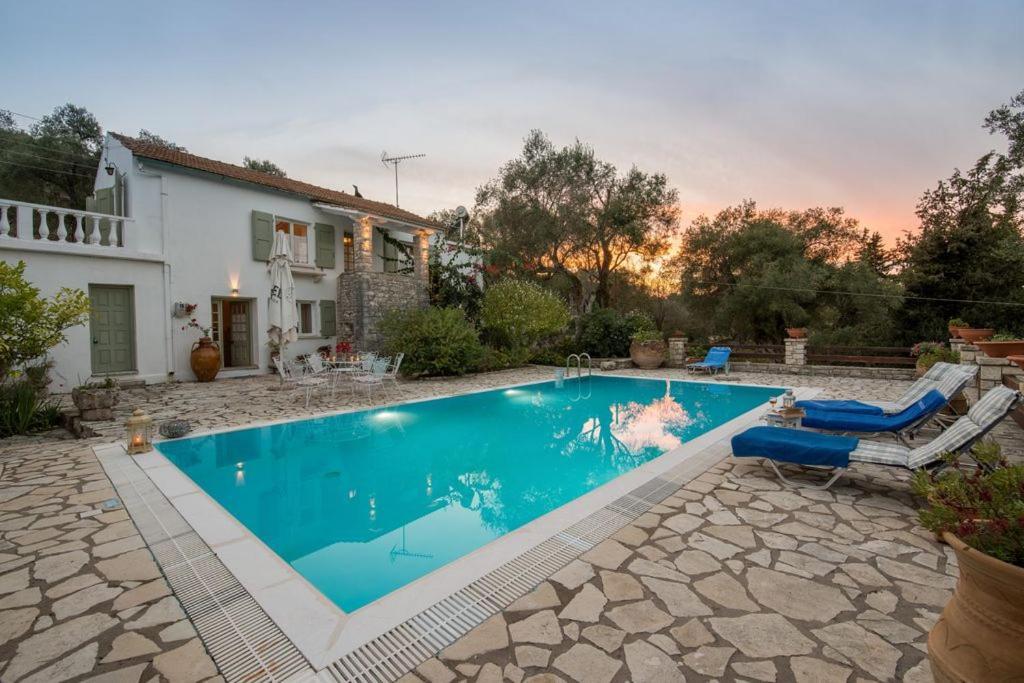 Villa Maritsa, Magazia