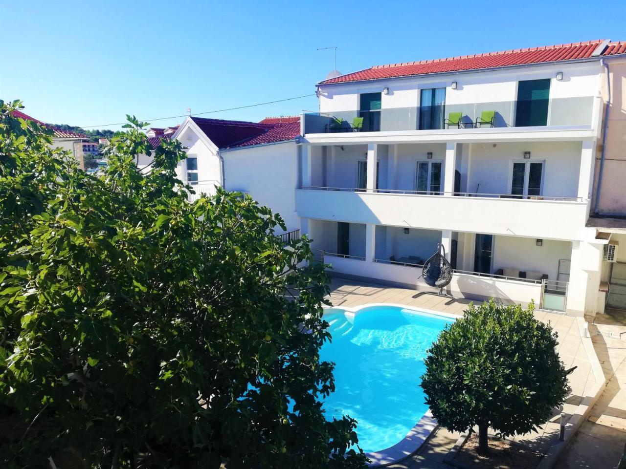 Stars Palace Apartments & Rooms