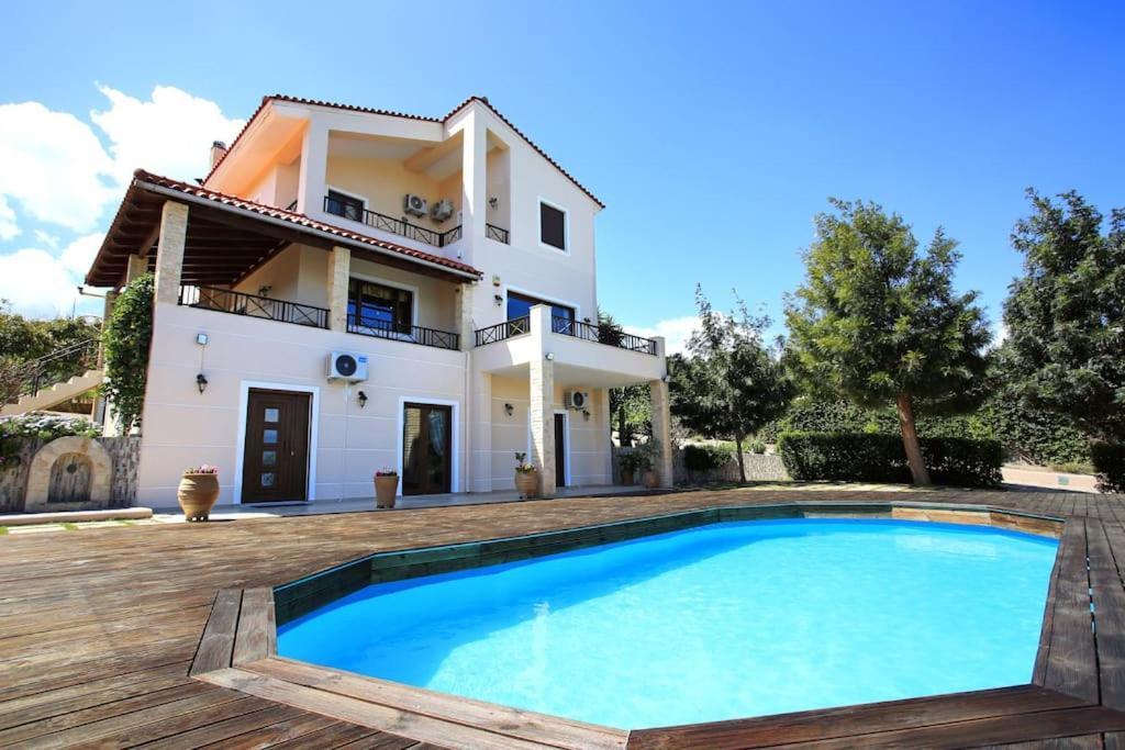 Sofia's Sunny Home + Private Pool + Gym