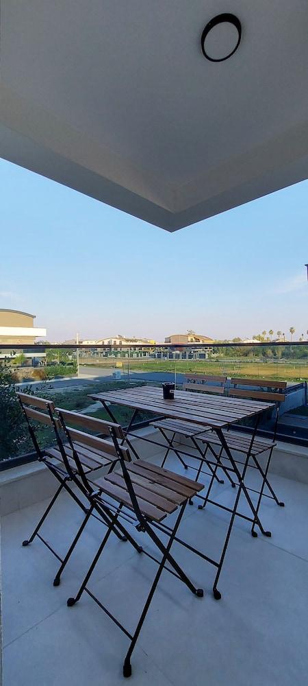 New Flat Large Living Space 2-6 Near by Lara Beach