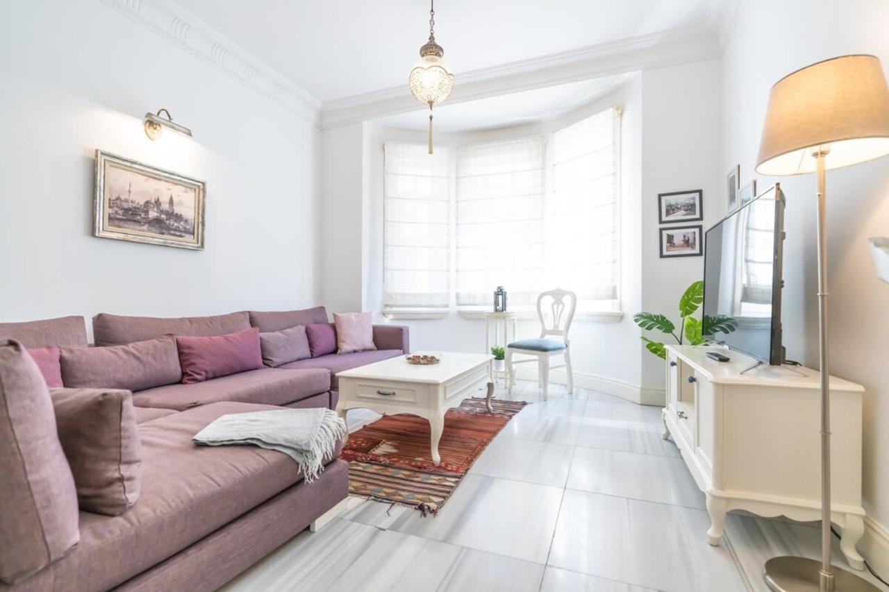 Designer 1-bdr Apartment In Trendy Neighborhood