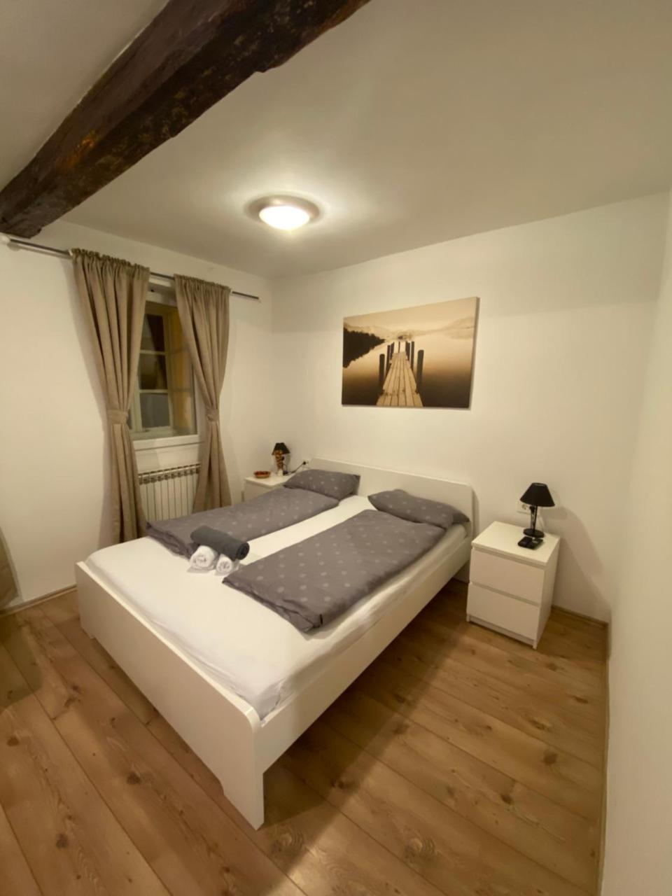 Rooms & Apartments Nokturno