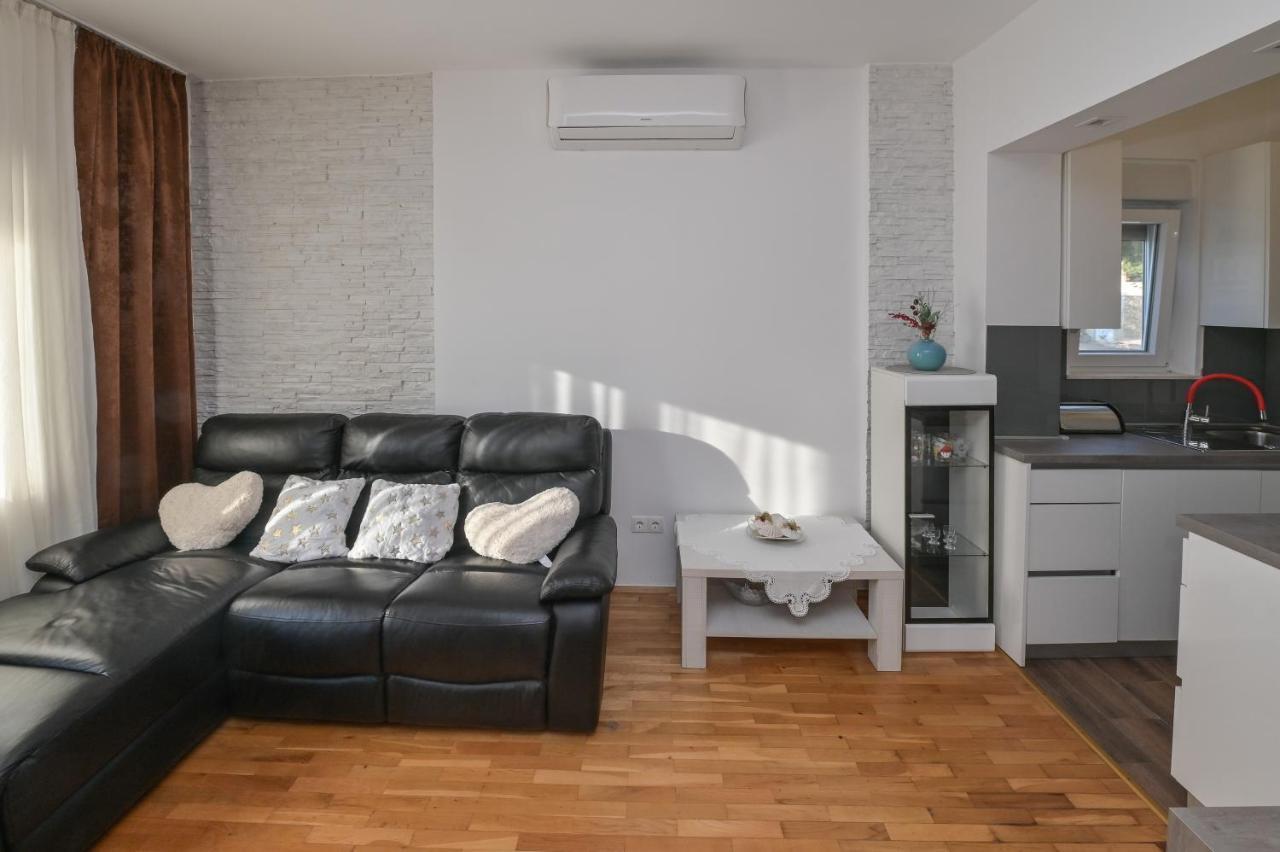 Apartment Center Ana