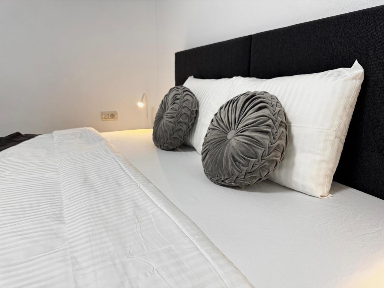 Nearby Lake Romantic Retreat