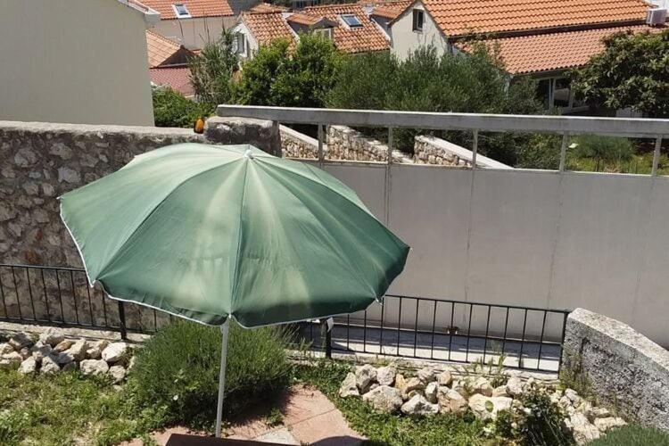 Apartment Mir Studio Apartment With Garden View