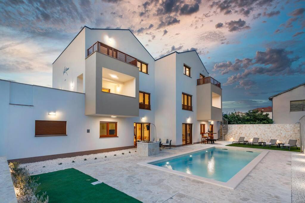Vila Rusinac Private Heated Pool