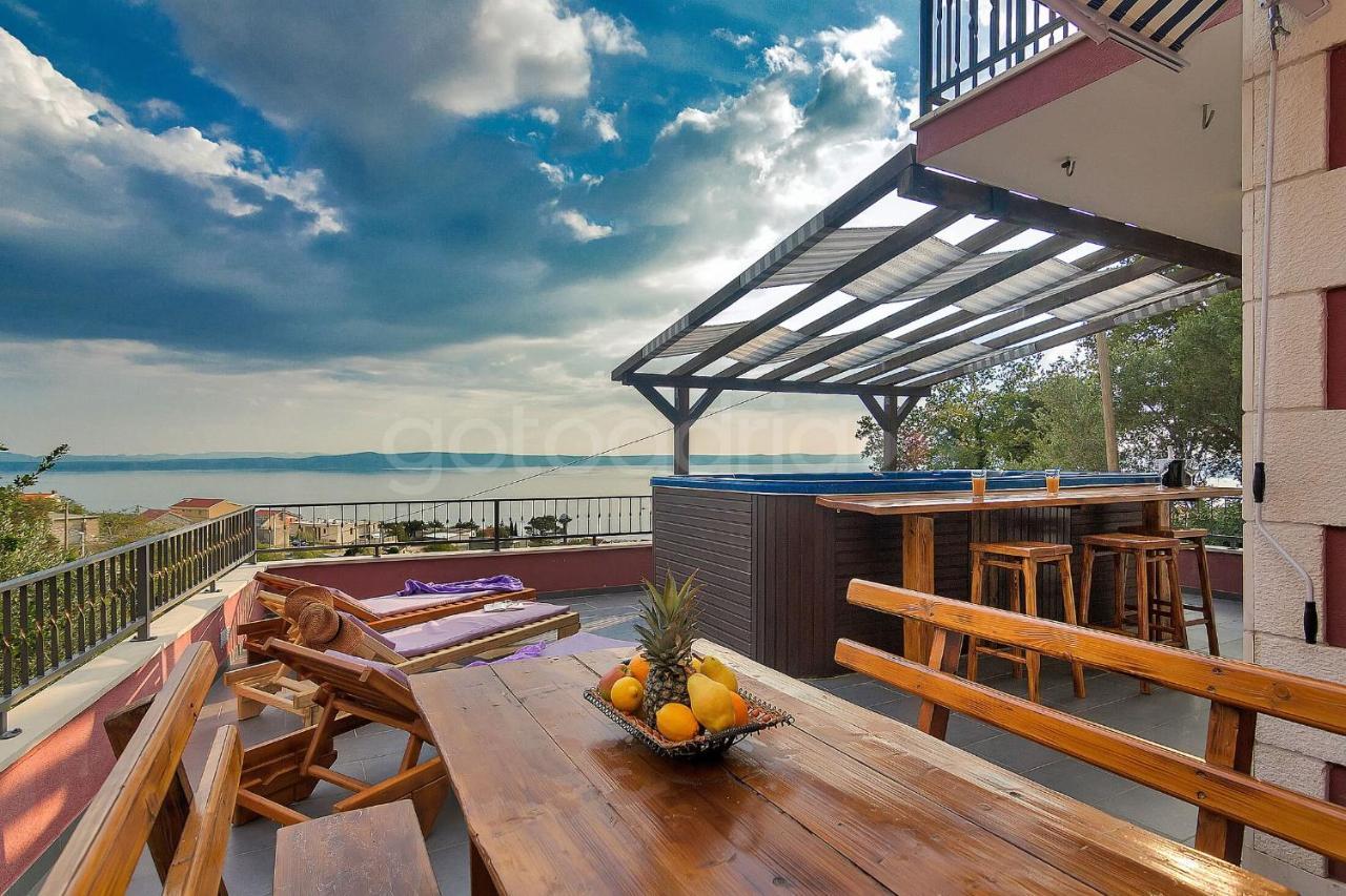 Holiday Home Darius With Hot Tub