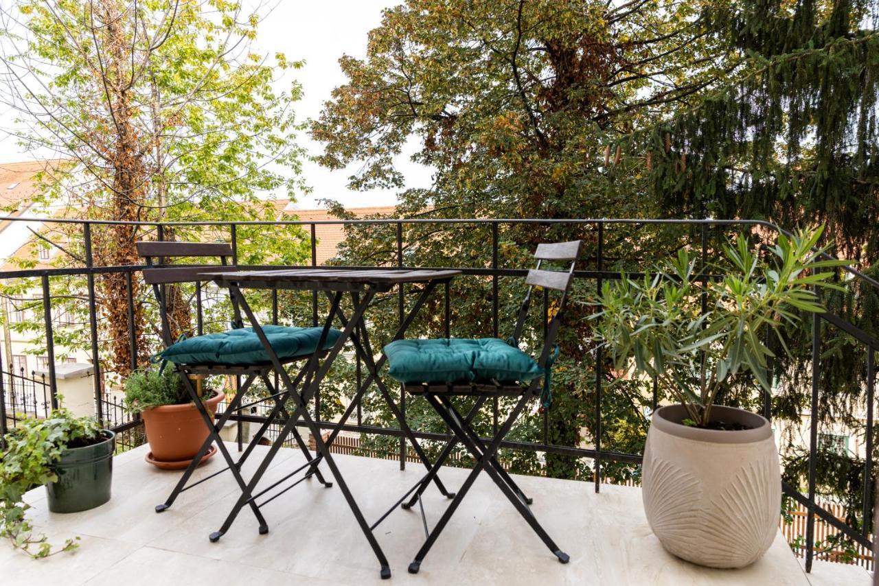 Pepa's Antique Boutique