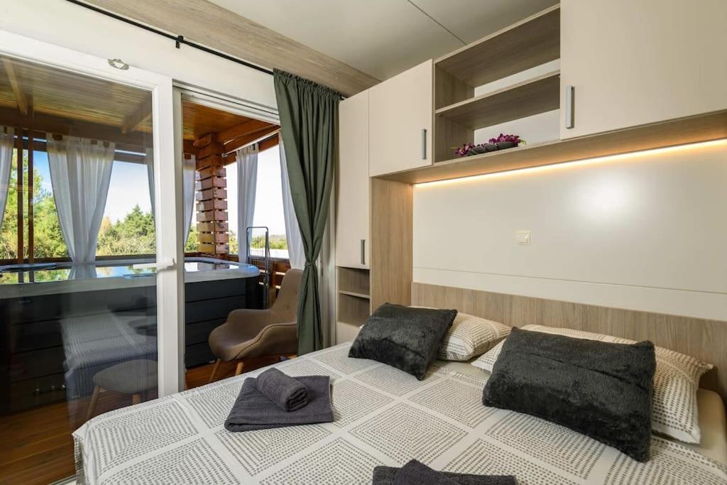 Cozy & Chic Little House With Pool Ivinj 5