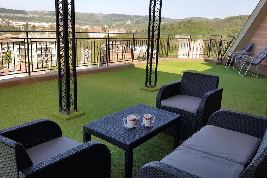 Unique Studio Great Balcony & View! Parking Possibility!