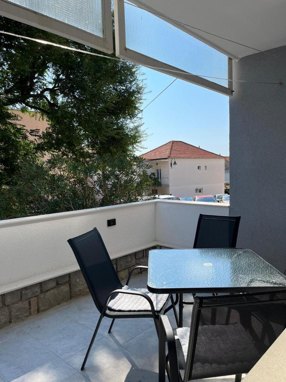 Apartment Luce & Jele In Primosten