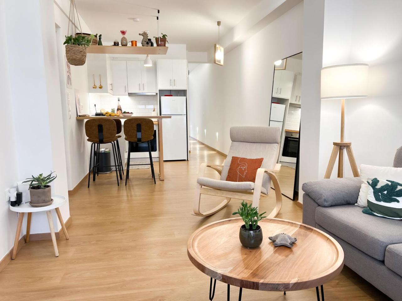 Comfy 2 Bdr Apt In Petralona Next To Metro
