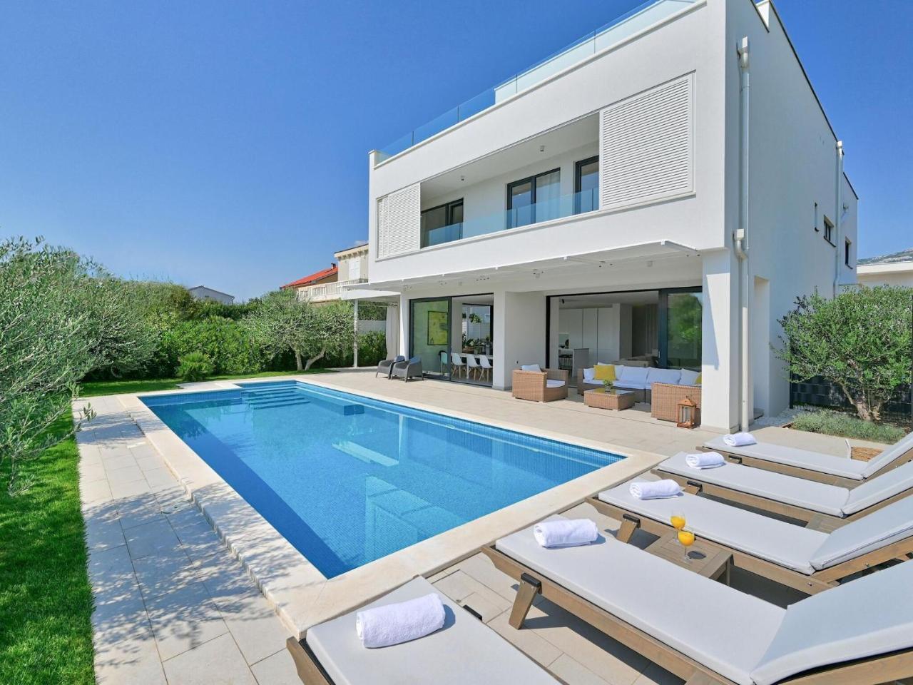 Modern Villa With Private Pool & Terrace