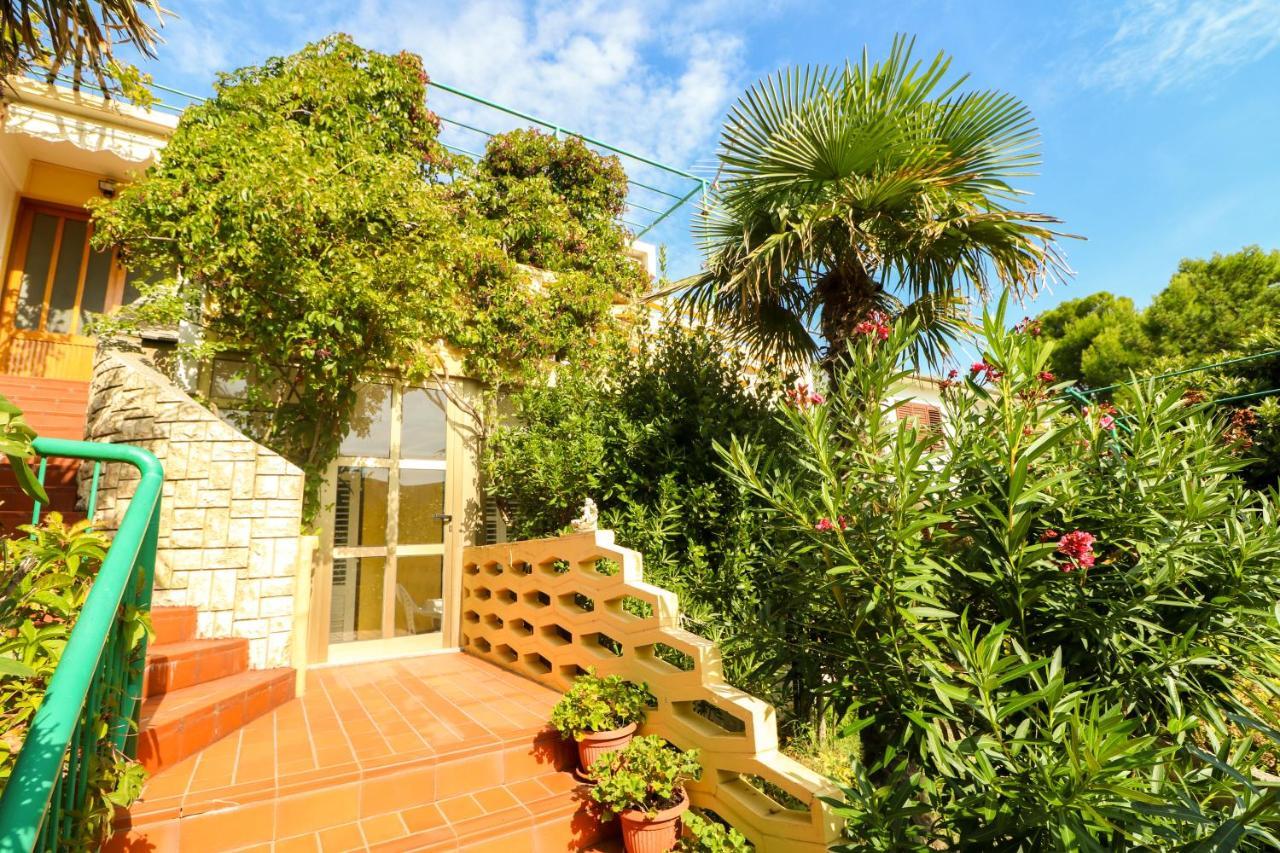 Apartments Magasic With Terrace