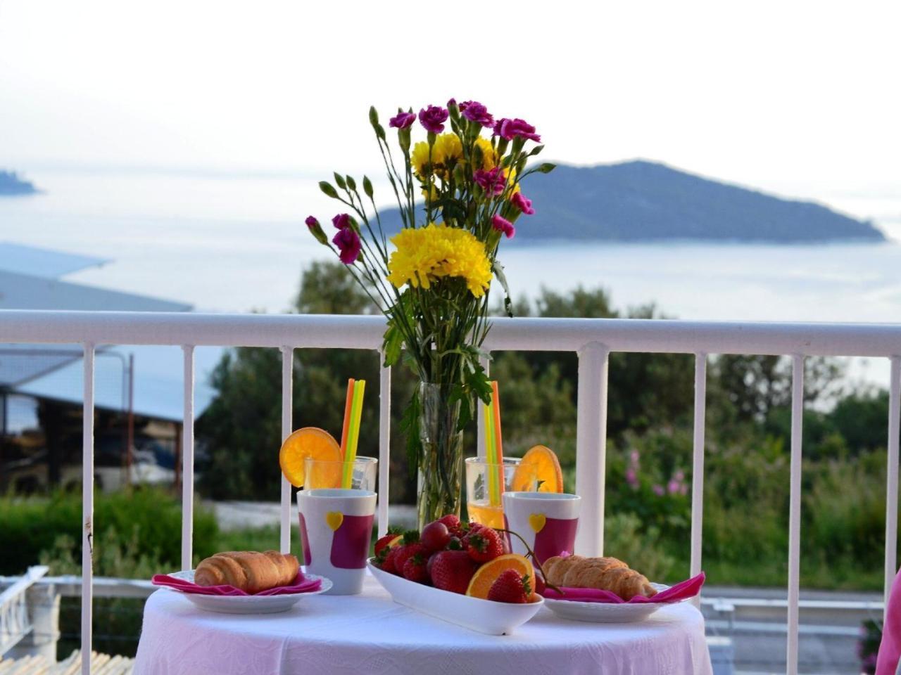 Villa Lina Five Bedroom Villa With Terrace & Sea View