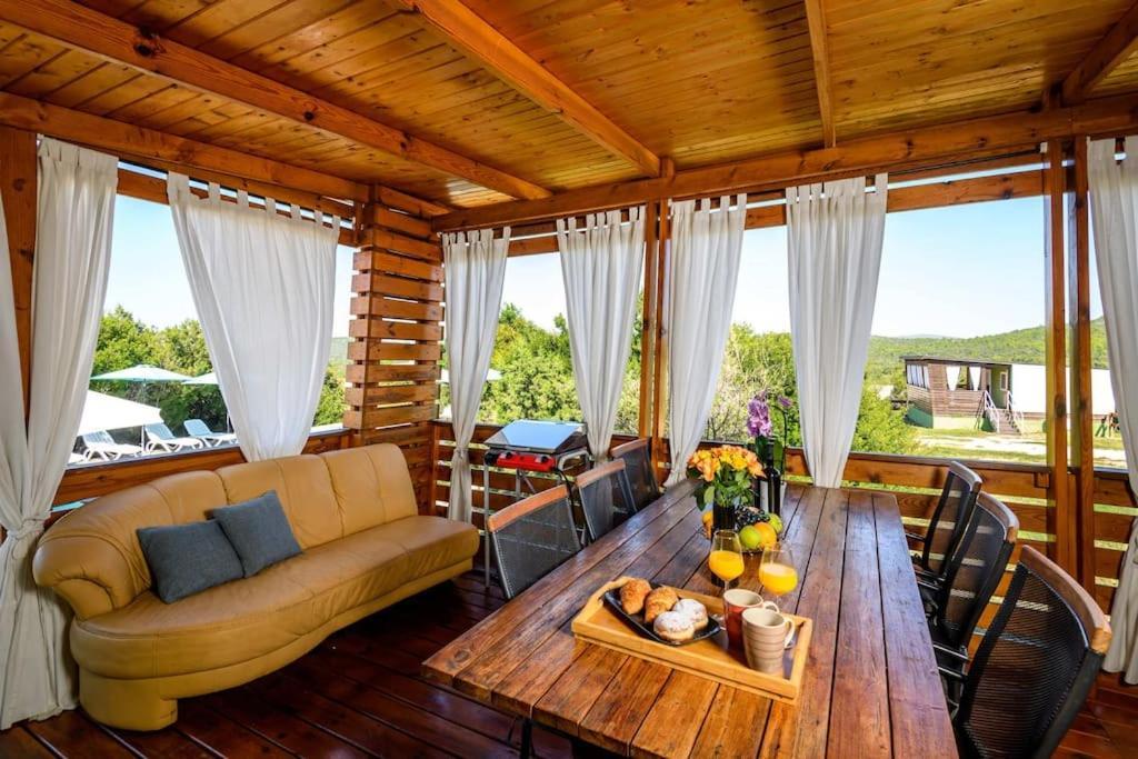 Cozy & Chic Little House With Pool Ivinj 4