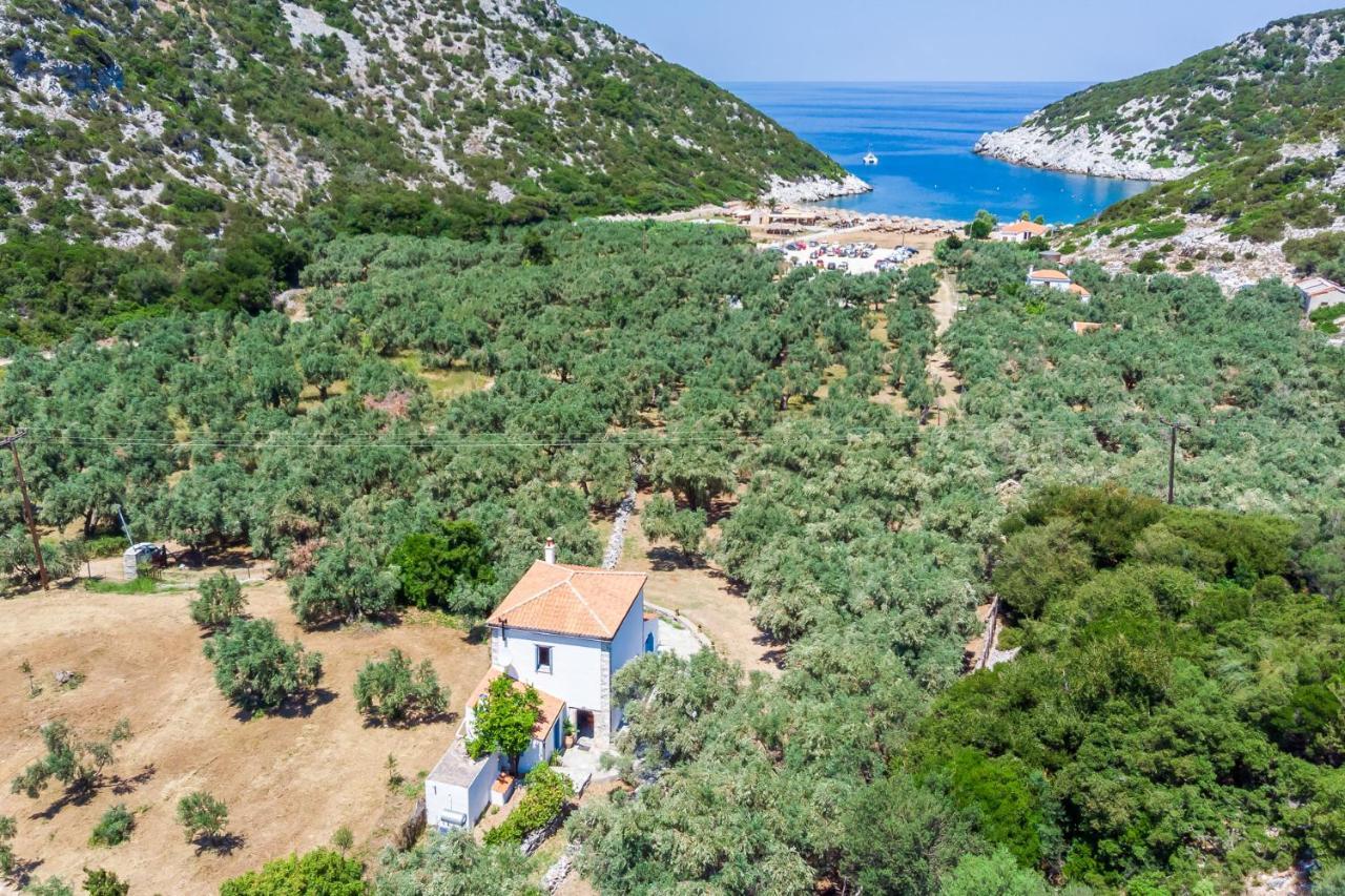 Maison Traditionnelle Grecque Avec Acces Direct A La Plage de Glysteri A Pied