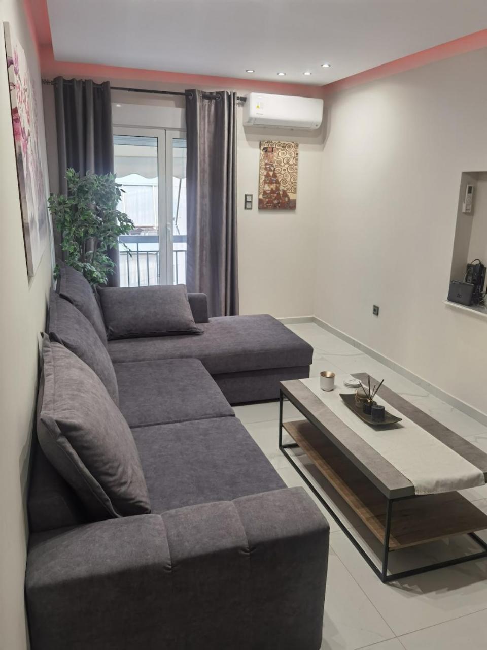 70m 2br Bright Luxury Apt