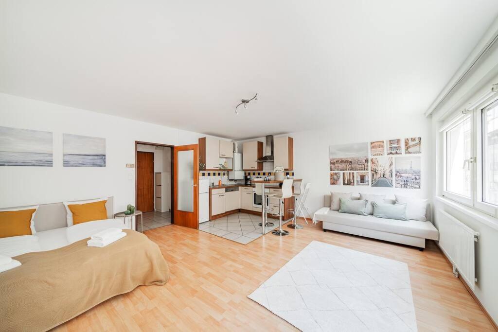 Helle Wohnung Free Parking