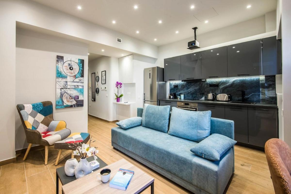 Elegant, Spacious & Hitech Apt At Koukaki