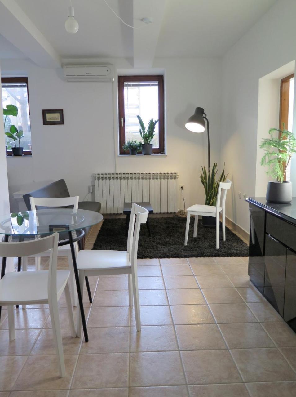 J Street Cozy Apartments A1