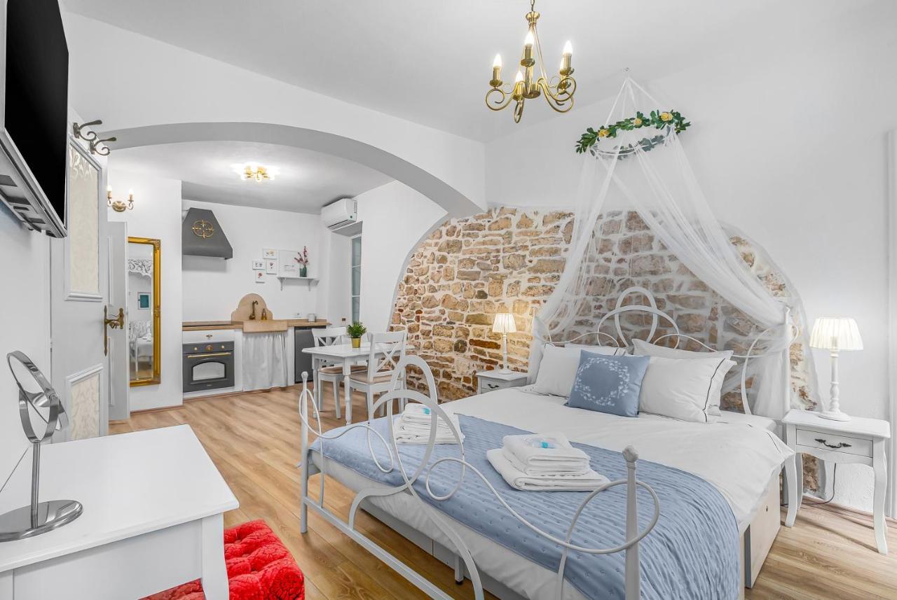 Primavera Deluxe Studio Apartment