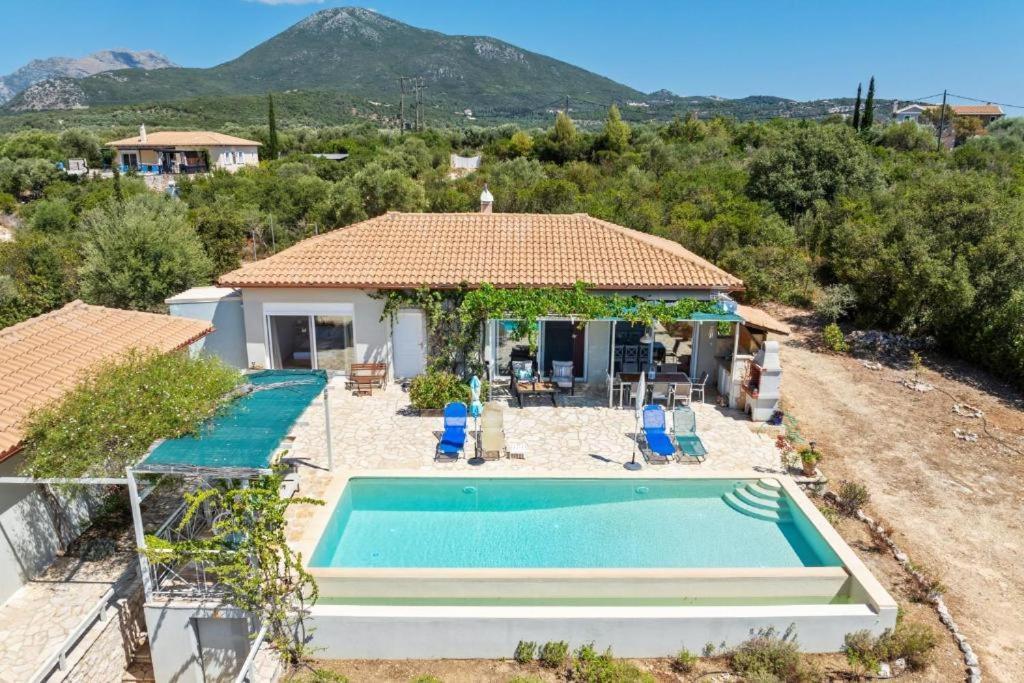 Villa Ariel Cozy Mediterranean Retreat