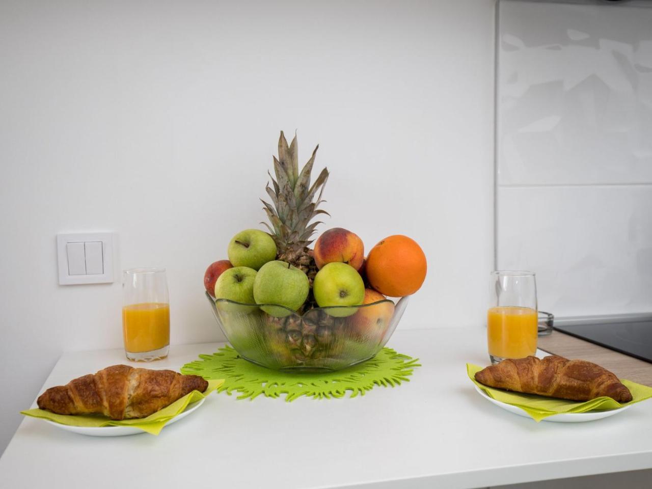 Apartment Semi One Bedroom Apartment With Terrace & Sea View