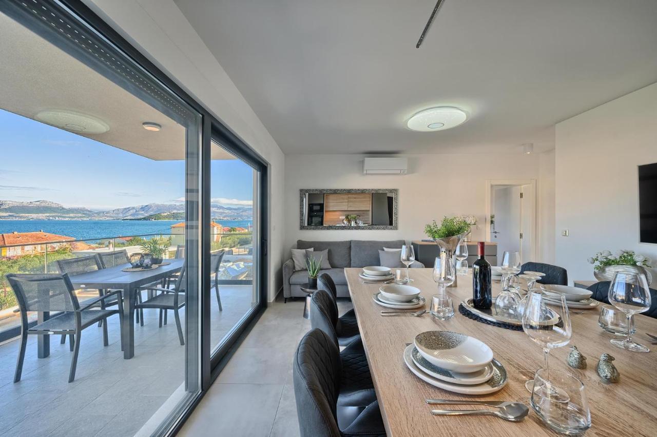 Theresia's Sea-view & Pool