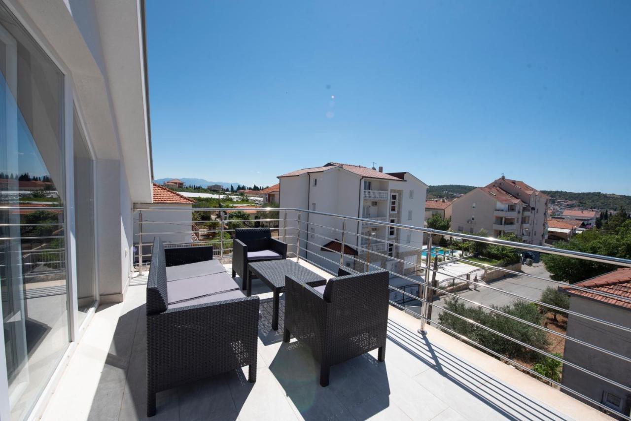 Sunny Attic Apartment With Balcony & Modern City Apartment With Outdoor Area, No Balcony