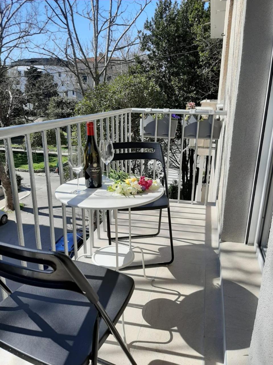 L & S Superior Apartment With Balcony & Parking Excellent Location Within Walking Distance Of Diocletian's Palace & Bacvice Beach